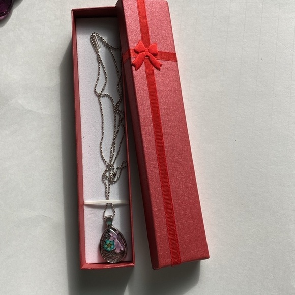 Real flowers resin necklace with delicate 26 inch silver chain in gift b… - Picture 4 of 7